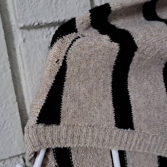 Belle Tan/Black Striped Criss Cross V-Neck Sweater. Size Large NWT - Picture 10 of 11